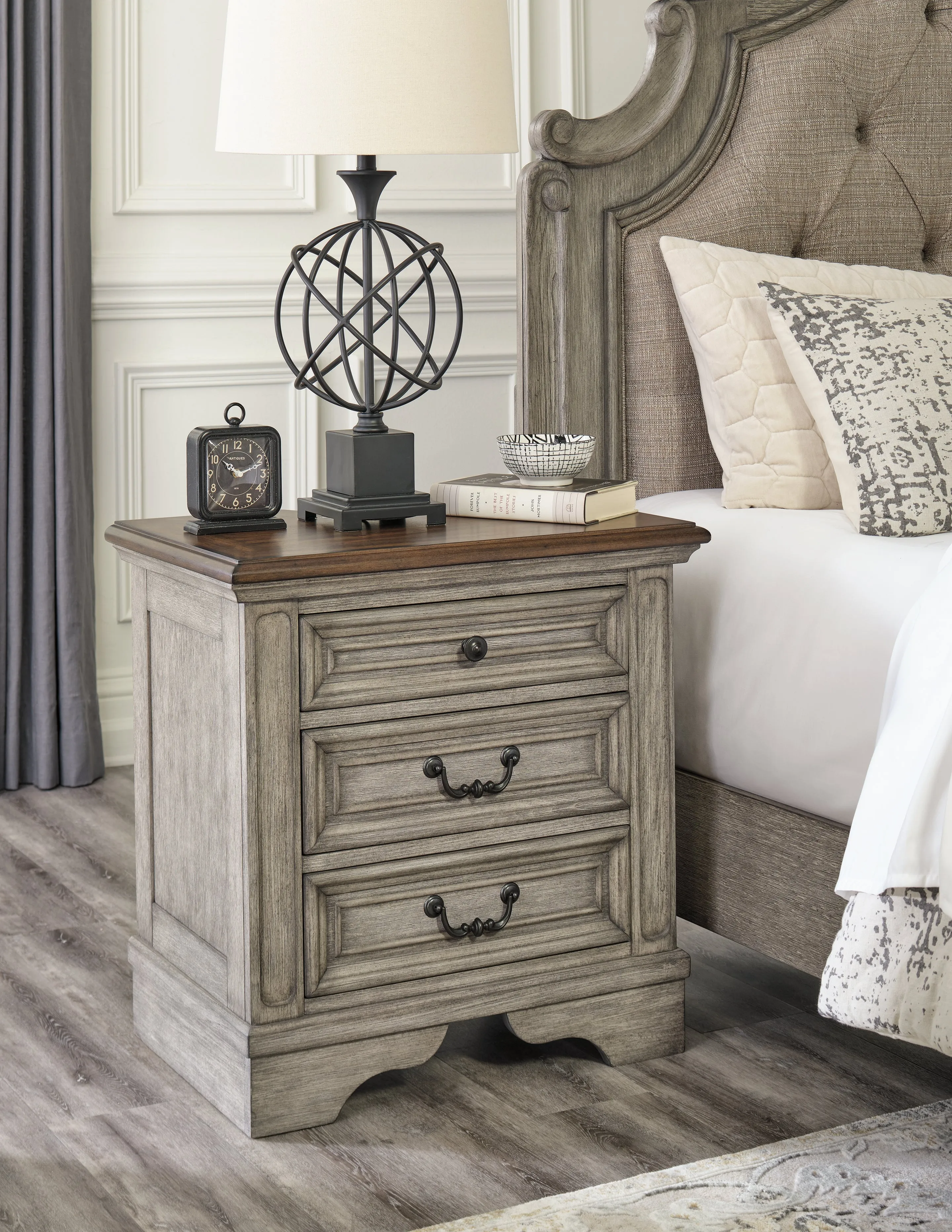 Lodenbay California King Panel Bed with Mirrored Dresser and 2 Nightstands in Antique Gray