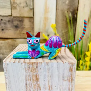 Mini Scratching Cat  Alebrije Handcarve Wood Decoration Figure