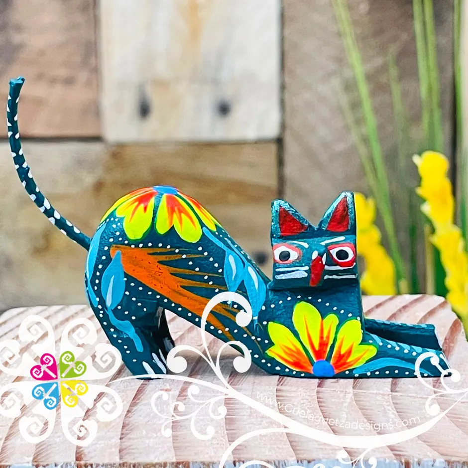 Mini Scratching Cat  Alebrije Handcarve Wood Decoration Figure