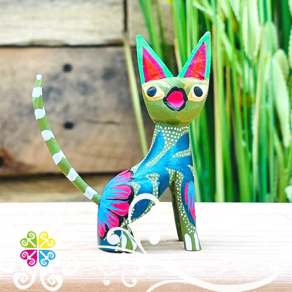 Mini Siamese Cat Alebrije Handcarve Wood Decoration Figure