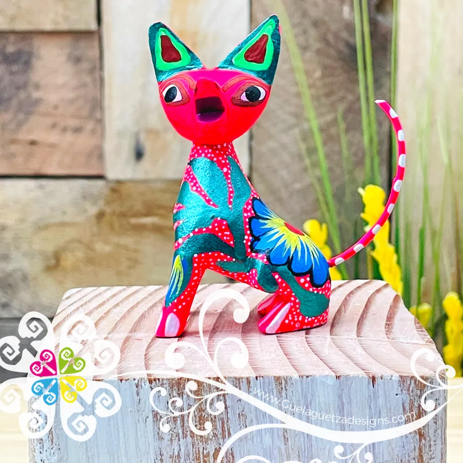 Mini Siamese Cat Alebrije Handcarve Wood Decoration Figure