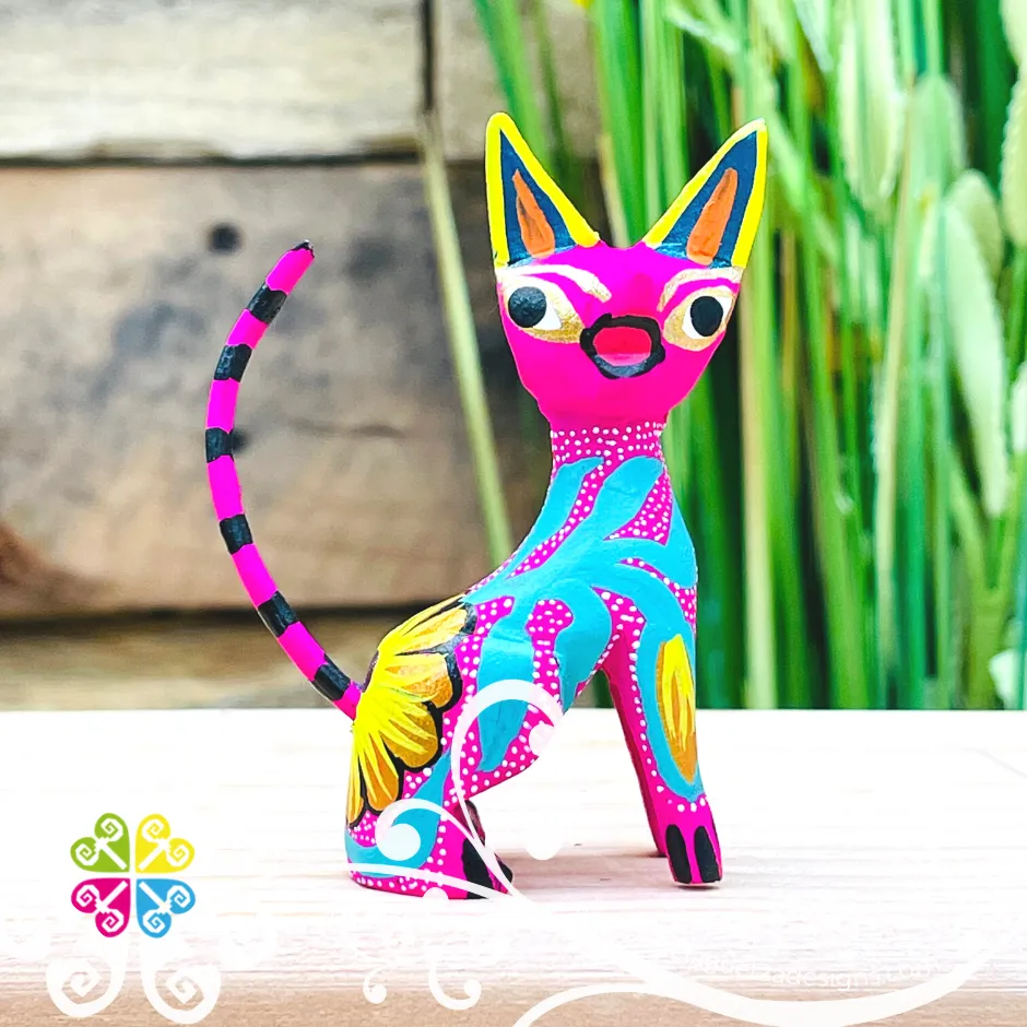 Mini Siamese Cat Alebrije Handcarve Wood Decoration Figure