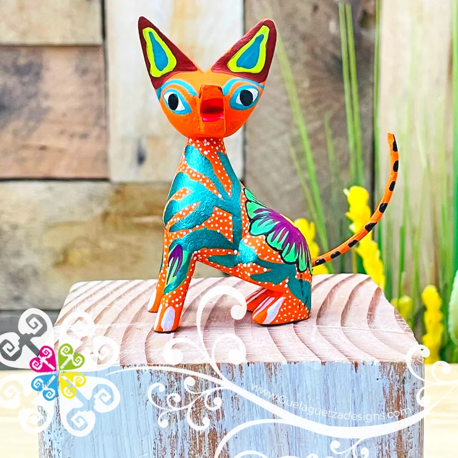 Mini Siamese Cat Alebrije Handcarve Wood Decoration Figure