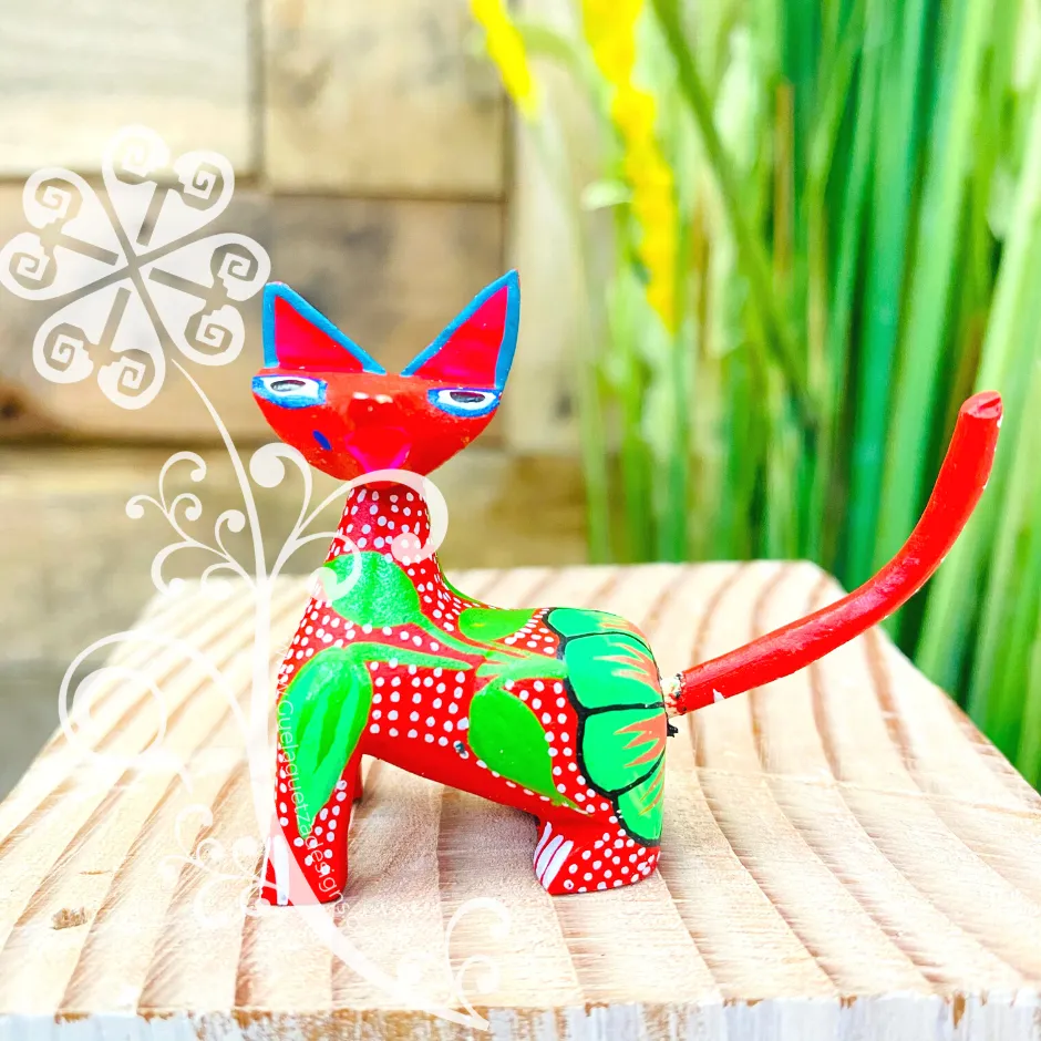 Mini Siamese Cat Alebrije Handcarve Wood Decoration Figure