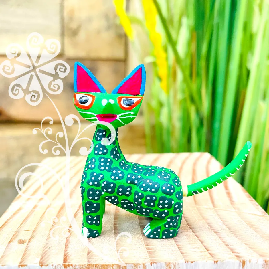 Mini Siamese Cat Alebrije Handcarve Wood Decoration Figure